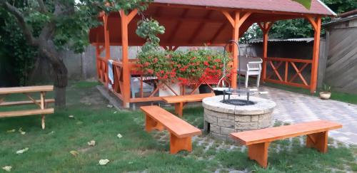 設施, Maya Vendeghaz in 阿巴德薩洛克