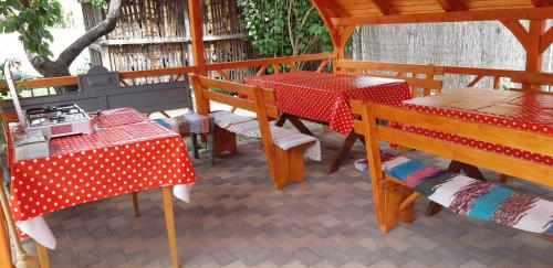 設施, Maya Vendeghaz in 阿巴德薩洛克