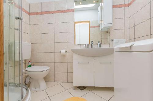 One-Bedroom Apartment image 1