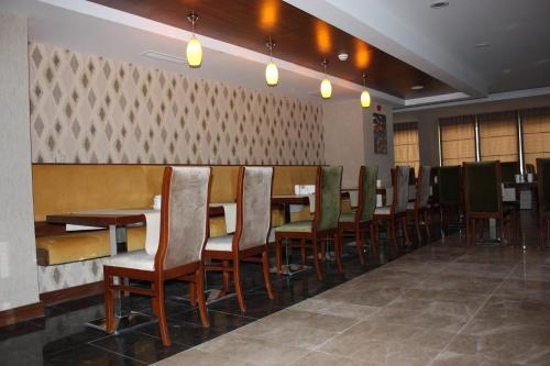 Norton Hotel - image 2