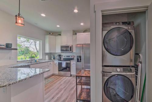 Home at Holiday Beach - Castaway at Misty Oak! in Rockport, USA
