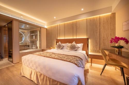 Superior Double Room image 2