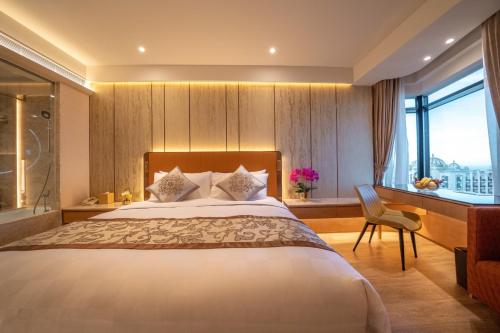 Double Room with Harbour View room in Golden Dragon Hotel