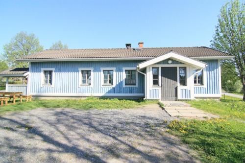 Three-Bedroom Cottage (8 Adults)