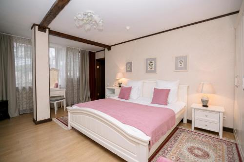 Deluxe Double Room with Shower