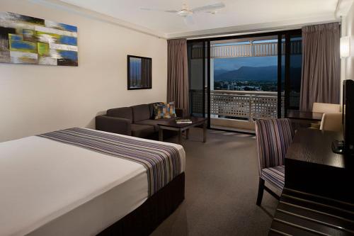 Standard Queen Room room in Rydges Esplanade Resort Cairns