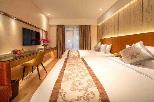 Superior Twin Room image 4