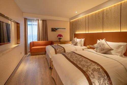 Twin Room with Harbour View image 4
