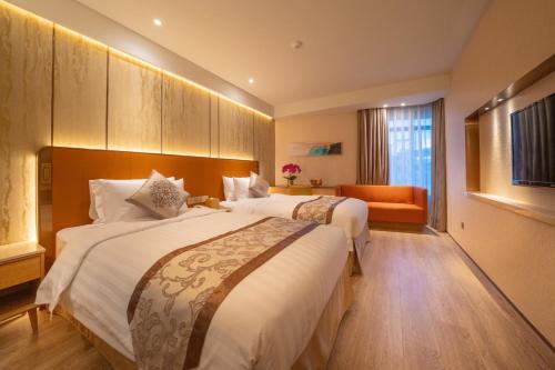 Twin Room with Harbour View image 2