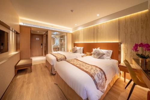 Twin Room with Harbour View room in Golden Dragon Hotel