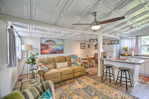 Cozy Pet-Friendly Cottage Walk to White Lake - main image