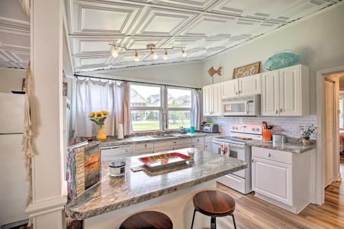 Cozy Pet-Friendly Cottage Walk to White Lake - image 8