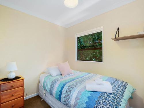 Acacia Bay Getaway - Lake Taupo Holiday Home - image 3