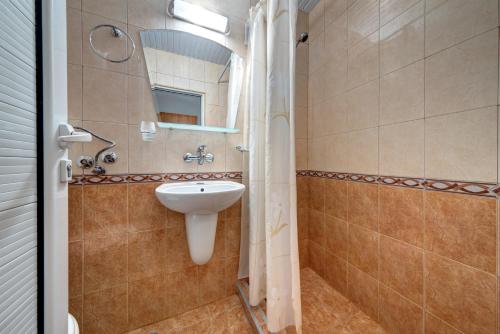 Double or Twin Room image 3