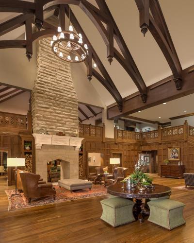 Shared lounge/TV area, The Sewanee Inn in Monteagle (TN)