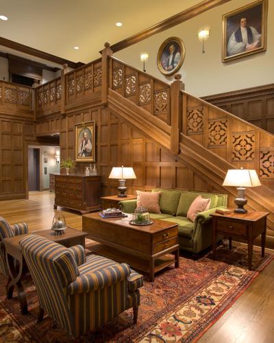 Shared lounge/TV area, The Sewanee Inn in Monteagle (TN)