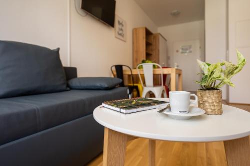 FeelGood Apartments SmartLiving | contactless check-in