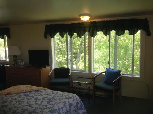 Schooner Bay Motor Inn