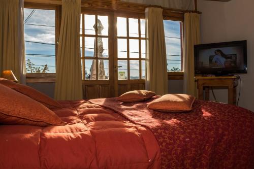 Standard Room with Lake View image 10