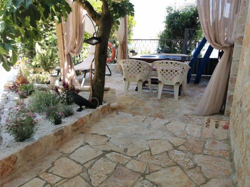 Taman, STUDIO Carpe Diem in Utjeha