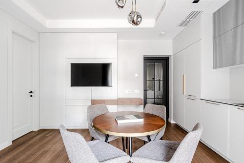 One-Bedroom Apartment image 4