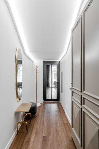 One-Bedroom Apartment image 3