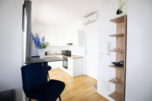 Sunny & Cozy Penthouse with Balcony l DG4'14, Vienna (photo 8)