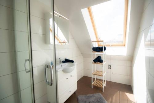 Sunny & Cozy Penthouse with Balcony l DG4'14, Vienna (photo 10)