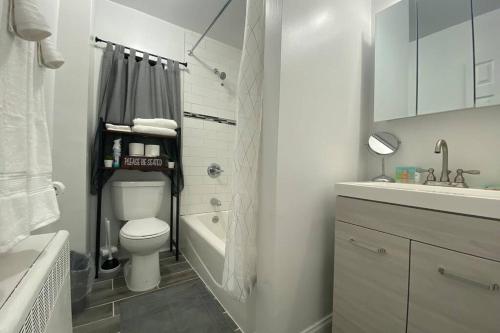 Luxury Meets Convenience! 10 mins to Amer Dream & Free Parking in Lodi, USA