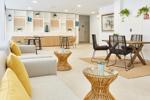 Universal Aparthotel Elisa - image 4