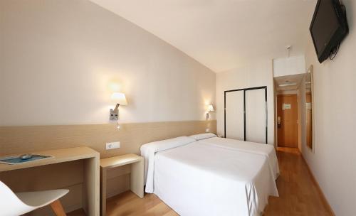 Double Room (1 Adult + 1 Child)