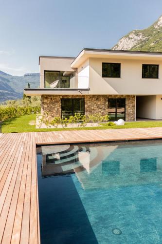 YUGOGO ARCO LUXURY