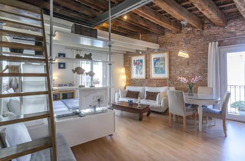 Studio Apartment image 8