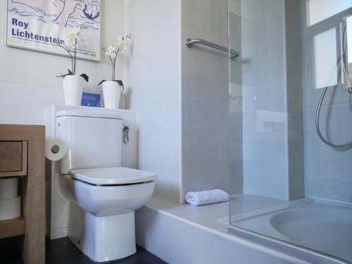 Studio Apartment image 4