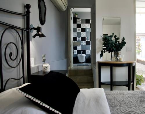 Deluxe Room with Garden View image 6