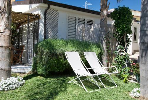 Deluxe Room with Garden View image 2