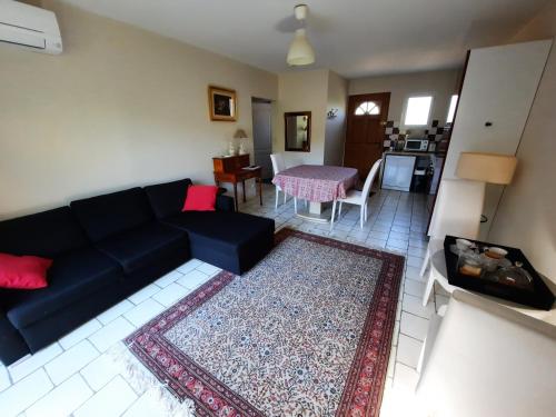 Coquet T2 ,terrasse,parking ,4 kms d Avignon