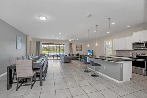 8BR Mansion - Family Resort - Private Pool Hot Tub and Games! - image 12