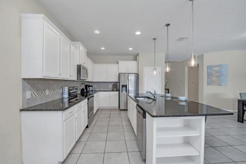 8BR Mansion - Family Resort - Private Pool Hot Tub and Games! - image 11