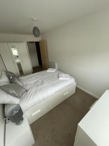Modern 2-Bed Apartment in the heart of Salford Quays