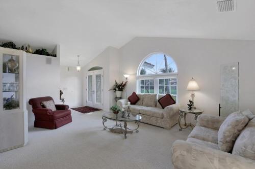 316 Edgewater Court - image 6