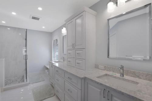 316 Edgewater Court - image 11