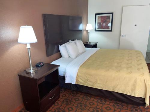 2 queen beds
