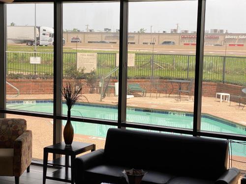 Úszómedence, Motel 6 Oklahoma City, OK - Fairgrounds West near White Water Bay