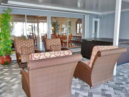 843 Buttonwood Court - image 12