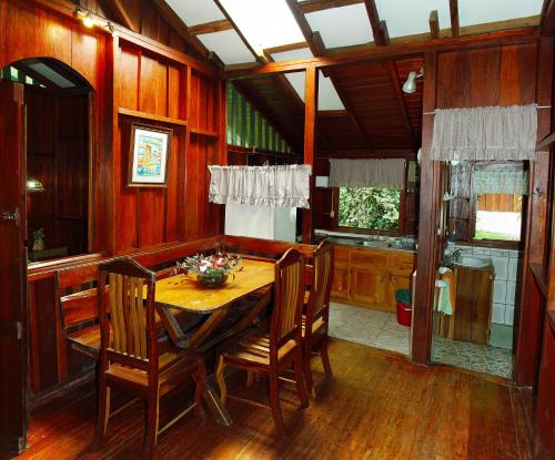 Cabinas Iguana Cahuita in กาอุยตา