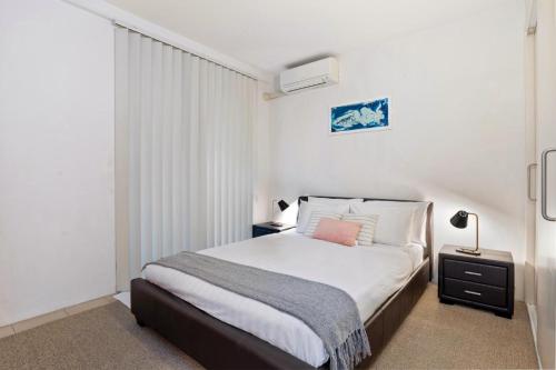 Inner-City Brisbane 1-Bed with Pool, Gym & Parking