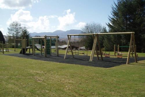 Cosy 2 bedroom Log Cabin in Snowdonia Cabin151 in Trawsfynydd