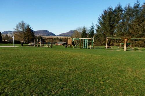 Cosy 2 bedroom Log Cabin in Snowdonia Cabin151 in Trawsfynydd