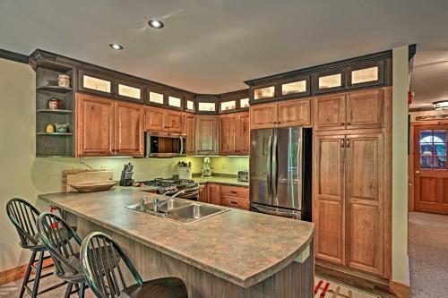 Comfy Ski-In and Ski-Out Hideaway in Jay Peak Resort! - image 14